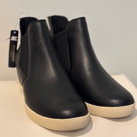 NWT Sorel Out N About Slip On Wedge - Chelsea Boots - Waterproof - Picture 1 of 9